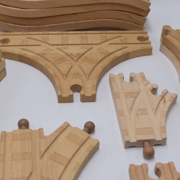 Lot of 40 Genuine Thomas Wooden Tracks Railway Trains Ascending Switch Curved - Picture 9 of 11